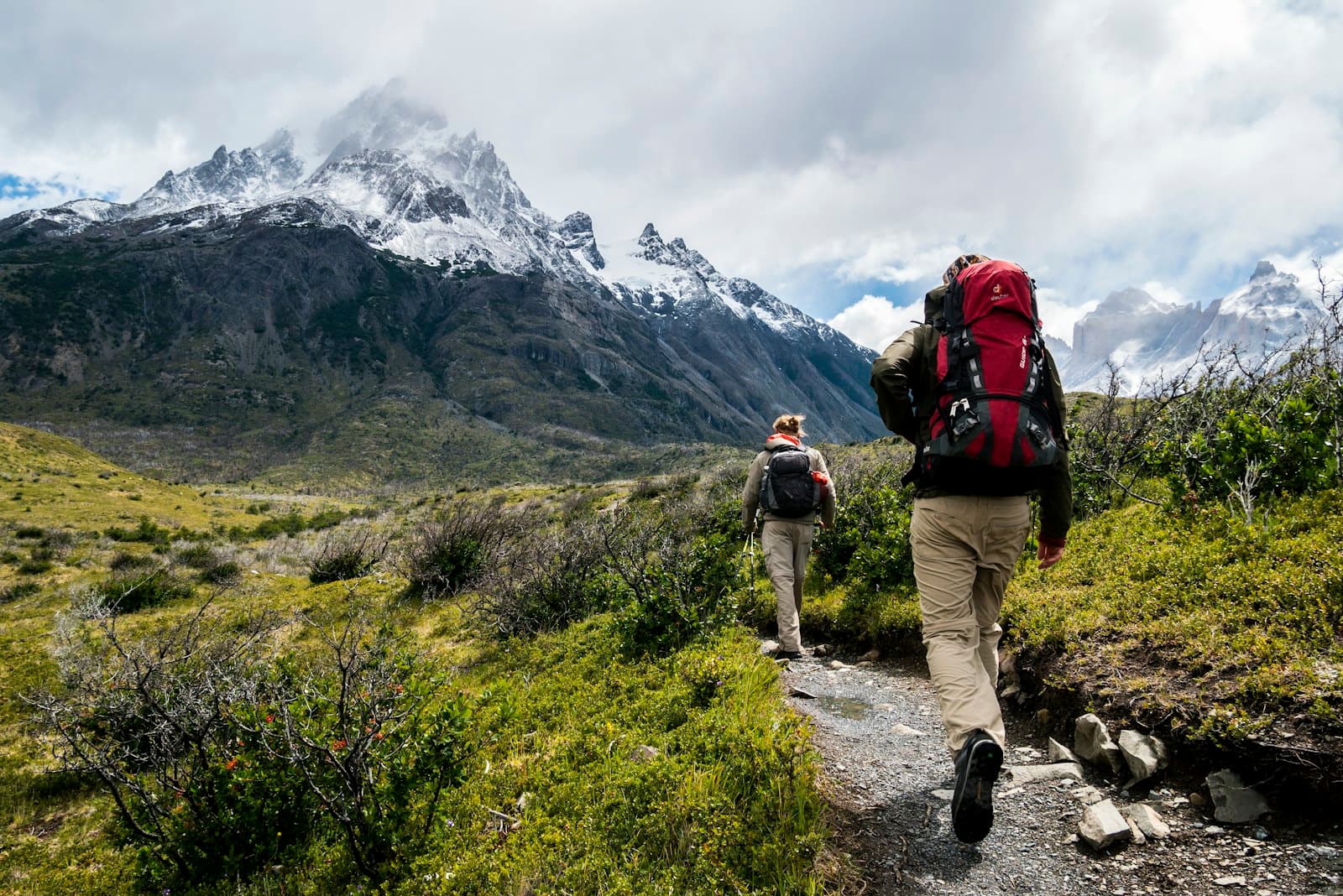 Beyşehir Trekking grubu zirvede topluca fotoğraf çekiniyor
